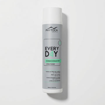 Acondicionador Phytoca USA Every Day en envase cilíndrico gris para nutrición y brillo de todo tipo de cabello.