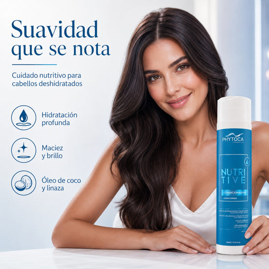 Mujer sonriente sosteniendo el acondicionador nutritivo Phytoca USA para cabello seco y tratado químicamente
