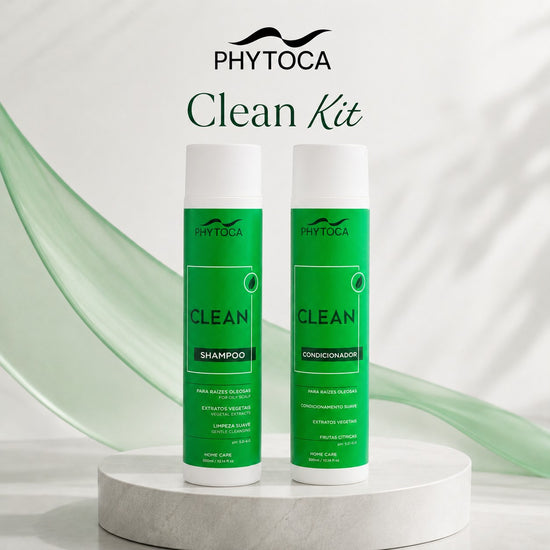Kit de cuidado capilar Phytoca USA con champú y acondicionador para cabello graso, envases verdes sobre base circular.