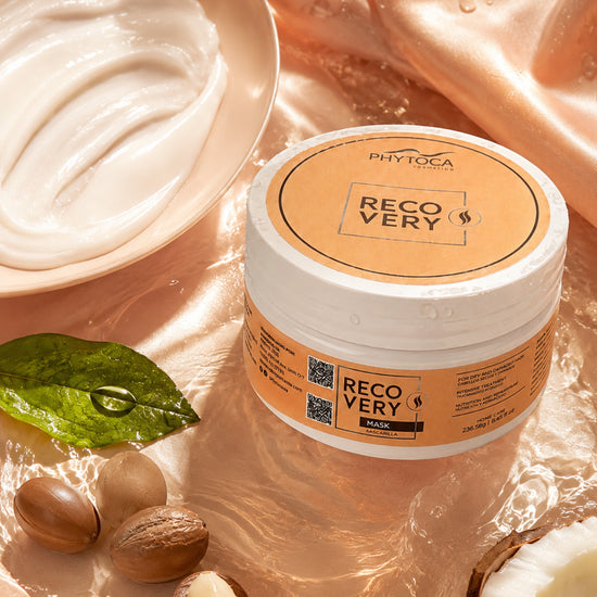 Mascarilla capilar Phytoca USA Recovery con manteca de karité y aceite de babasú sobre fondo de seda satinada