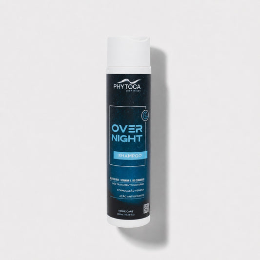 Champú Phytoca USA Overnight para cabello seco, fórmula vegana sin sulfatos ni sal en envase blanco y azul de 300ml.