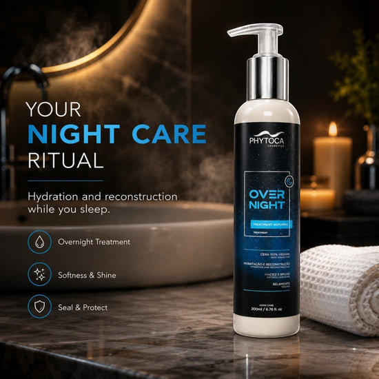 Botella de Phytoca USA Overnight Treatment con dosificador sobre encimera de mármol en un baño elegante