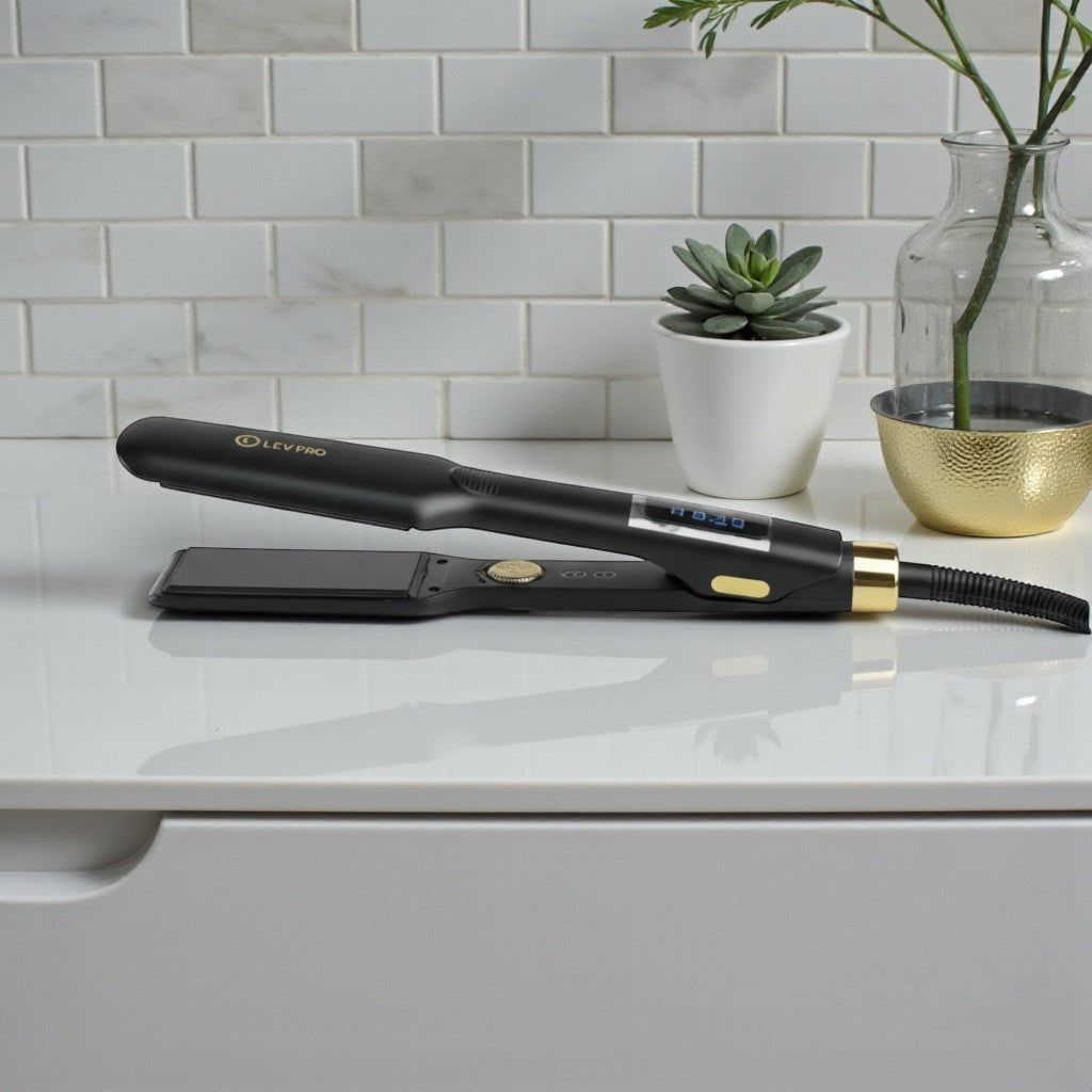 Plancha de pelo profesional Phytoca USA de titanio en color negro con pantalla digital LED y diseño 2 en 1