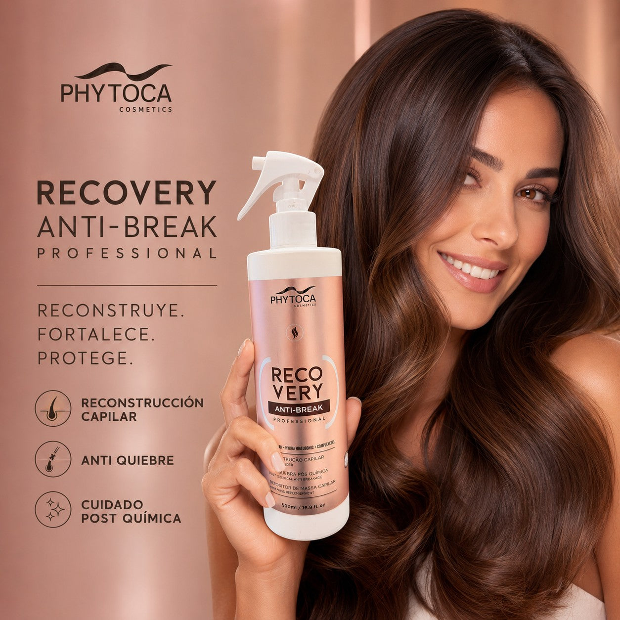 Mujer sonriente sosteniendo el tratamiento capilar Phytoca USA Recovery Anti-Break para reparar cabello dañado